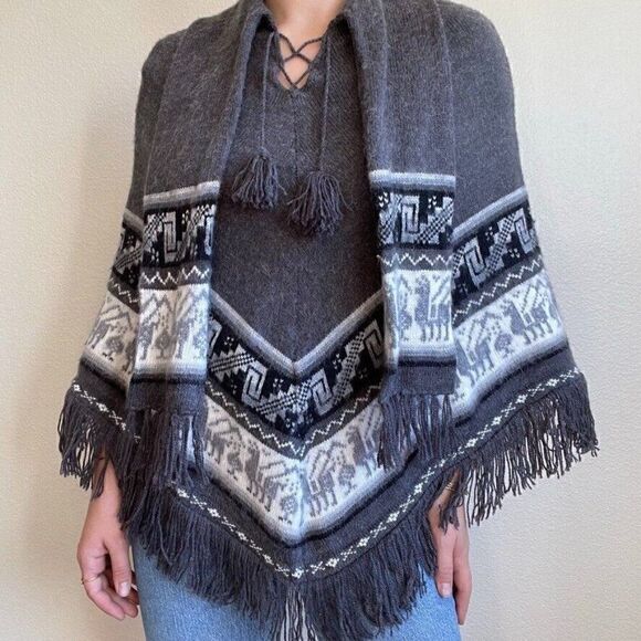 Womens Alpaca Blend Gray White Peruvian Geometric Shawl Cape Sweater Poncho Sz L - Picture 2 of 7